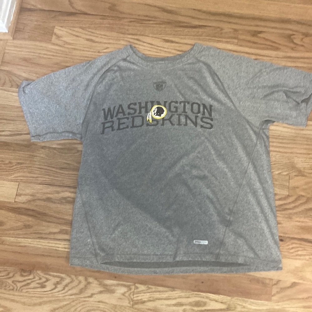 Men’s Washington Redskins crewneck dry fit shirt sleeve top shirt Reebok NFL
